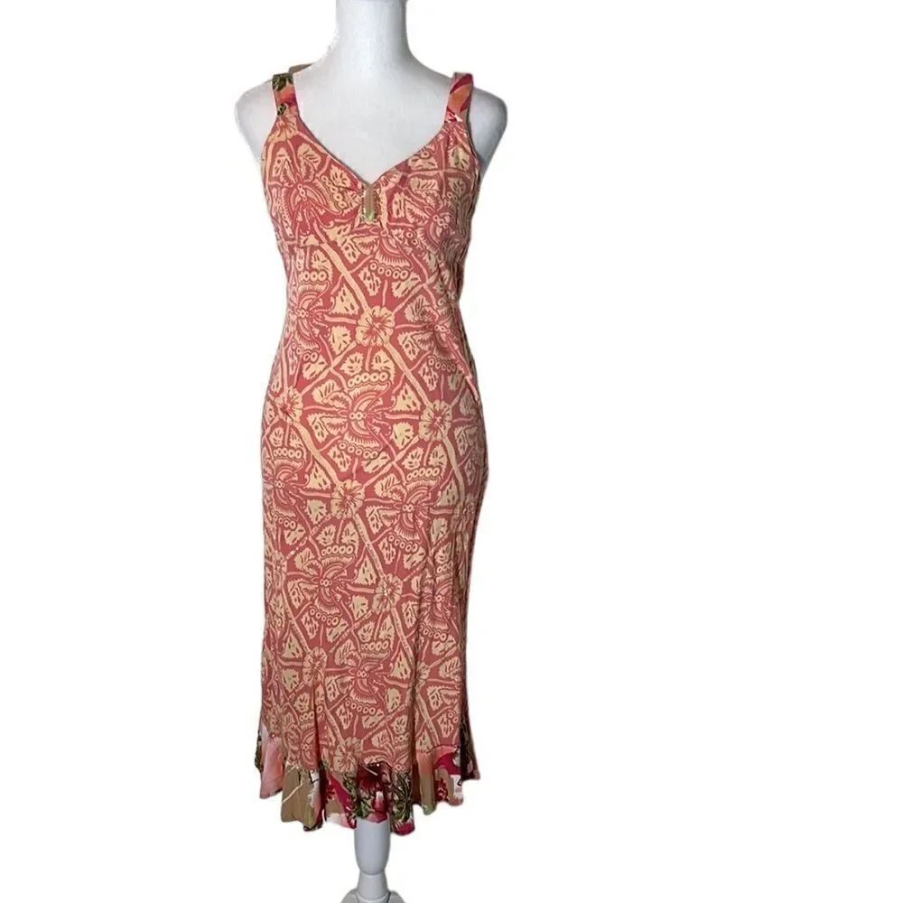 Faith sz XS gorgeous flowered dress w/sequins & contrasting ruffled hem GUC